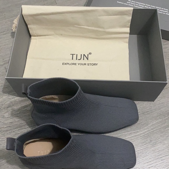 Boots - Picture 2 of 3